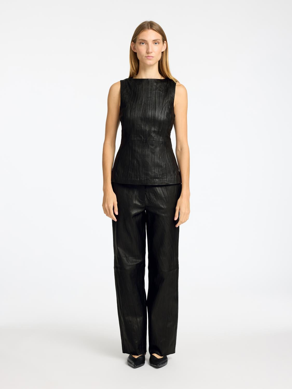 model_shot-front_full